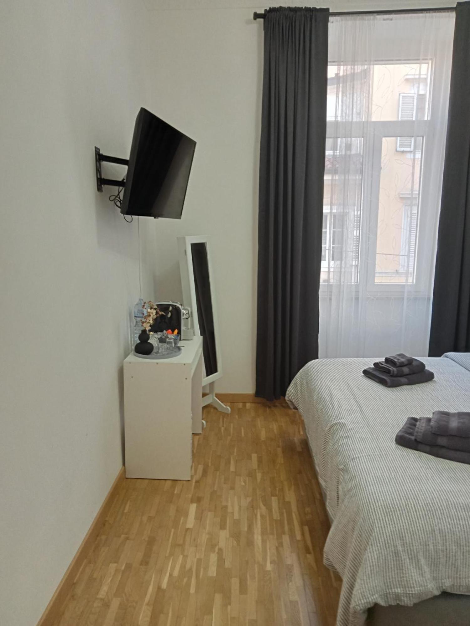 Fenix Rooms Trieste Extérieur photo